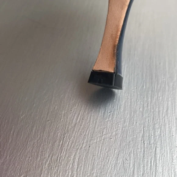 NWOT Manolo Blahnik Carolyn Navy Blue Leather Slingback Kitten Heel Size 6.5 - Picture 5 of 5